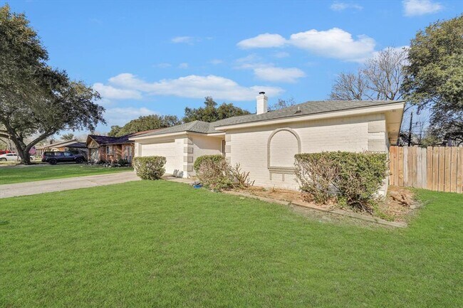 Building Photo - 4010 Postwood Dr