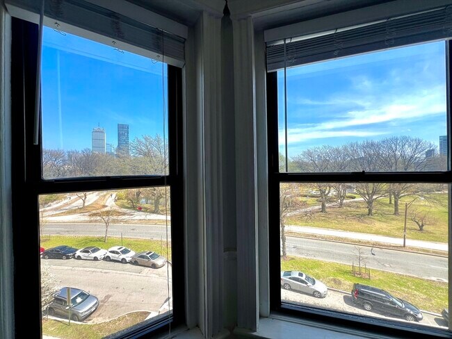 Foto del edificio - 61 Park Dr