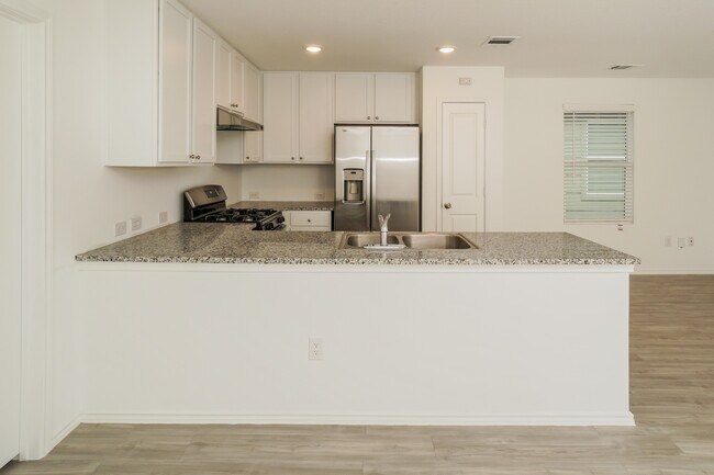 Foto del edificio - 13834 Goat Cv