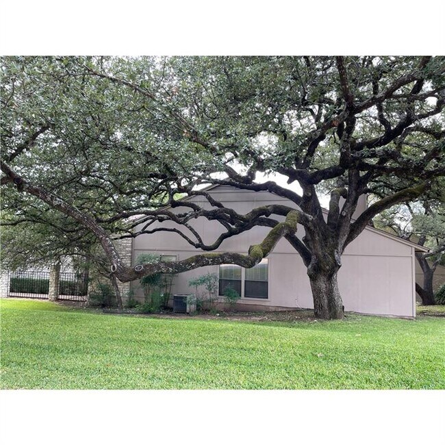 Foto del edificio - 8006 Raintree Pl