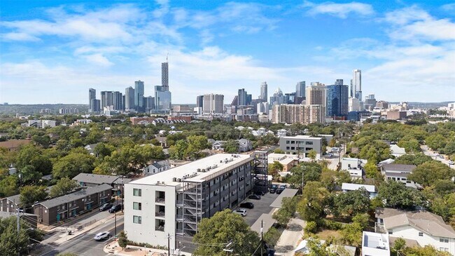 Foto del edificio - 1322 E 12th St