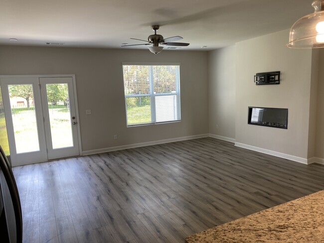 Building Photo - 544 Becks Pl