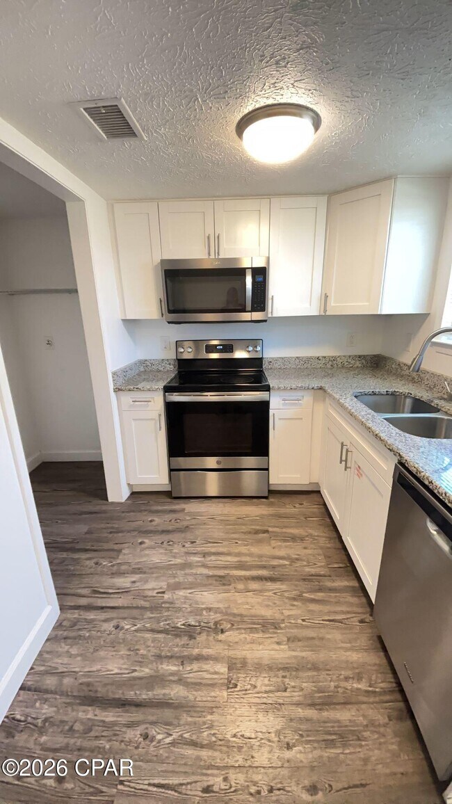Foto del edificio - 1637 N James Ave