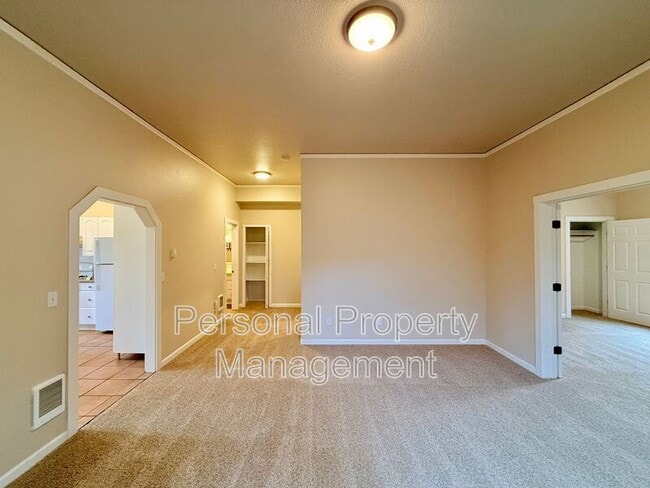 Foto del edificio - 409 W McLoughlin Blvd