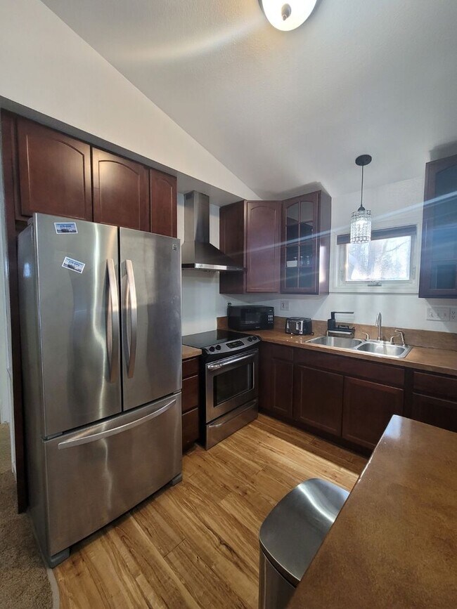 Foto del edificio - Adorable, Furnished 1 Bed Room Home with F...