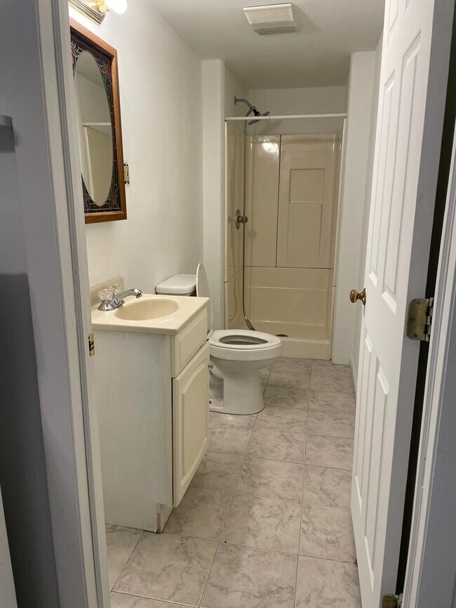 Building Photo - 110 Pomfret St