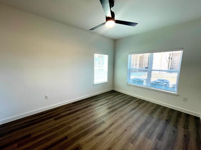 Foto del edificio - 701 Saginaw Sq Blvd