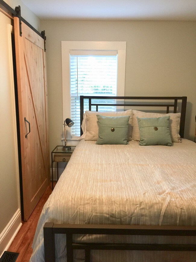 Foto del edificio - 1310 Hyman Ave