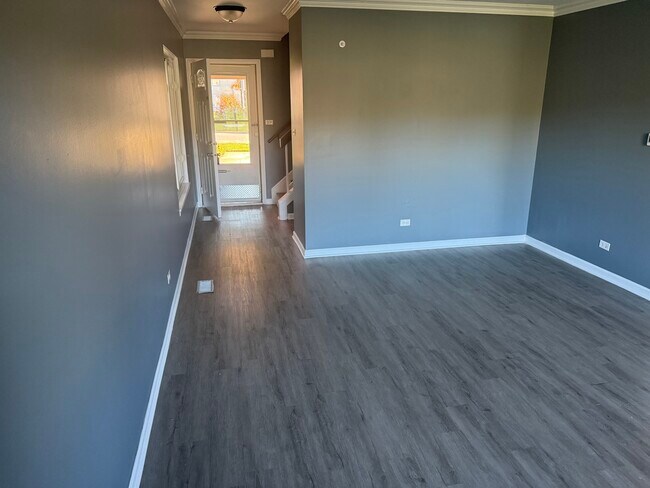 Foto del edificio - 1319 Kingsbury Dr