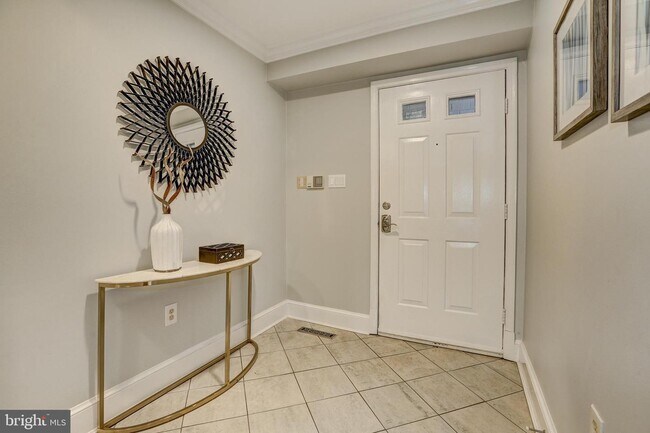 Foto del edificio - 3209 Sutton Pl NW