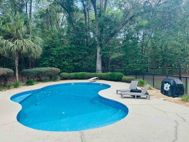 Foto del edificio - 7983 Lochknoll Ln
