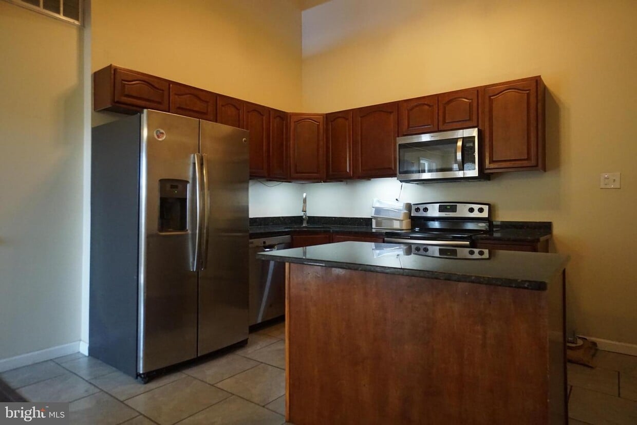 215258 E Dauphin St Unit 3B, Philadelphia, PA 19125 Room for Rent in Philadelphia, PA