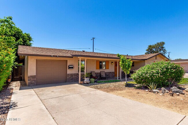 Foto del edificio - 6839 E Earll Dr