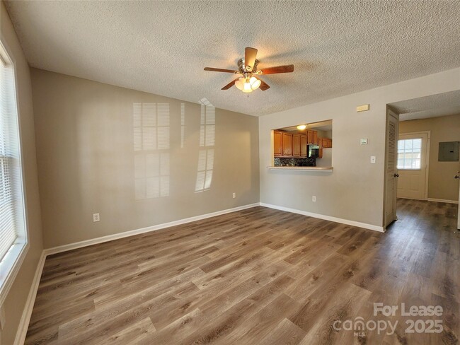 Building Photo - 268 Southcircle Dr NW