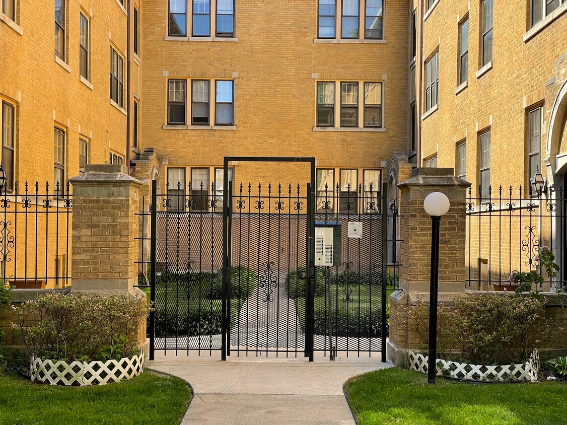 Primary Photo - 708 Seward St