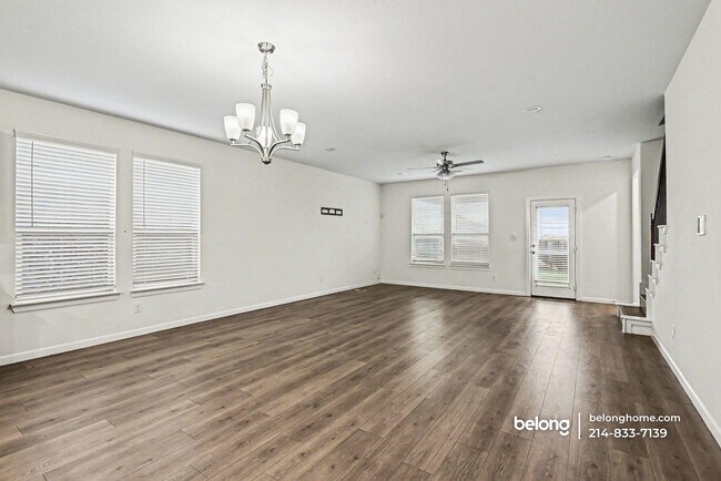 Foto del edificio - 5458 Ridgeway Dr