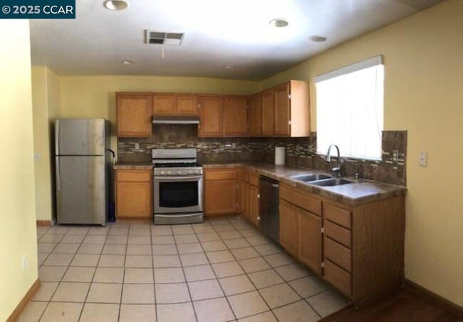 Building Photo - 125 Asusena Dr