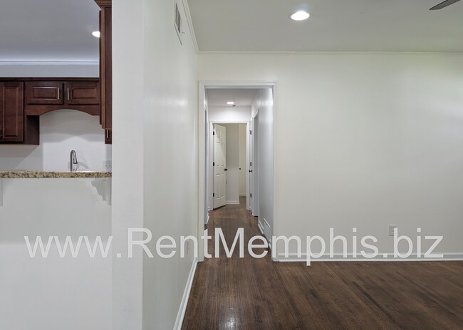 Foto del edificio - 5049 Alrose Ave