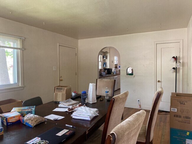 Foto del edificio - STUDENTS WELCOME! 3 Bed, 2 Bath House Clos...