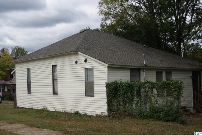 Building Photo - 7801 Division Ave