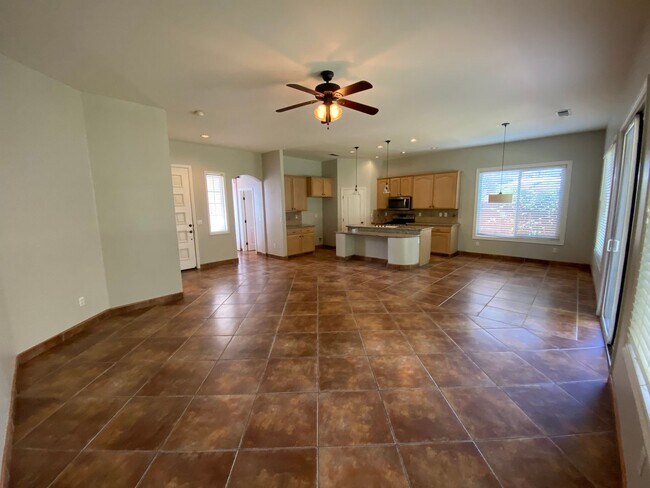 Foto del edificio - Beautiful NW Visalia home coming soon!