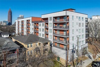 Building Photo - 525 Parkway Dr NE