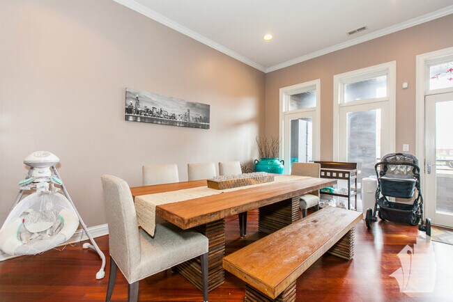 Foto del edificio - 1357 W Grand Ave