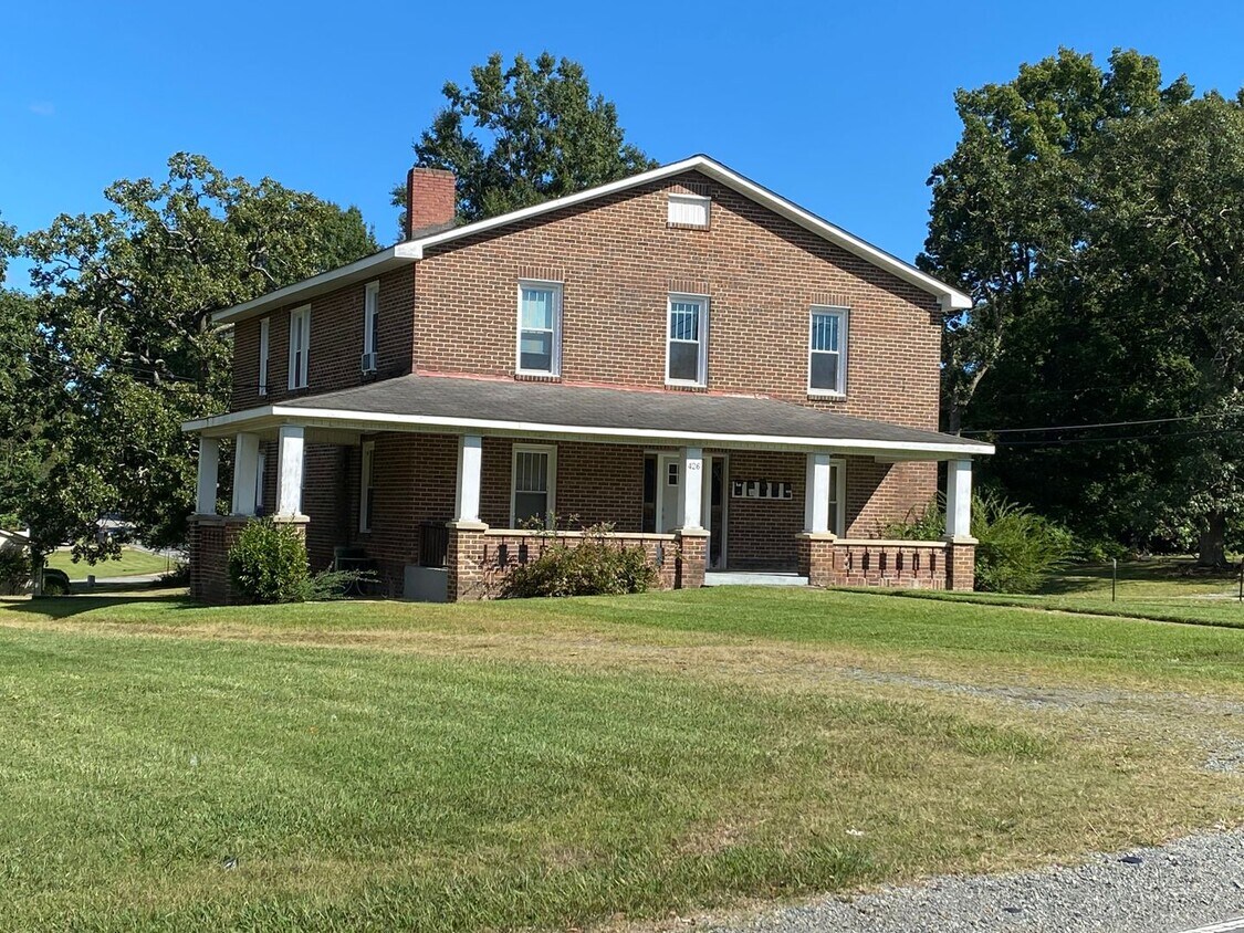 Primary Photo - 1 bedroom, 1 bathroom recently renovated a...