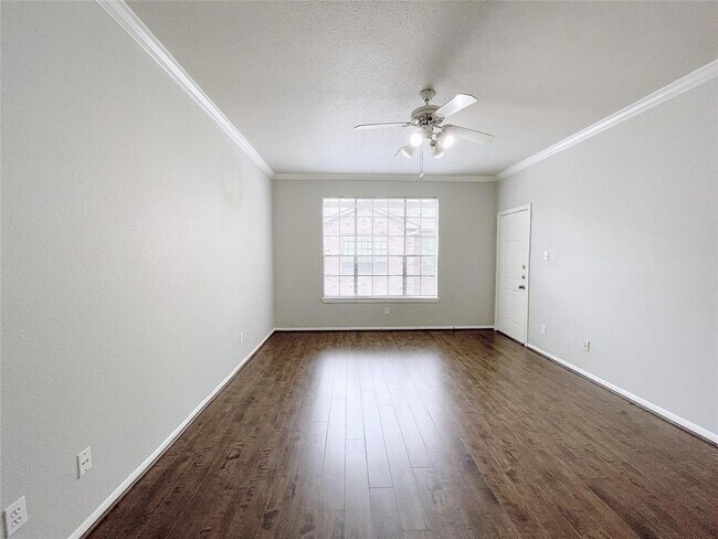 Foto del edificio - 2255 Braeswood Park Dr