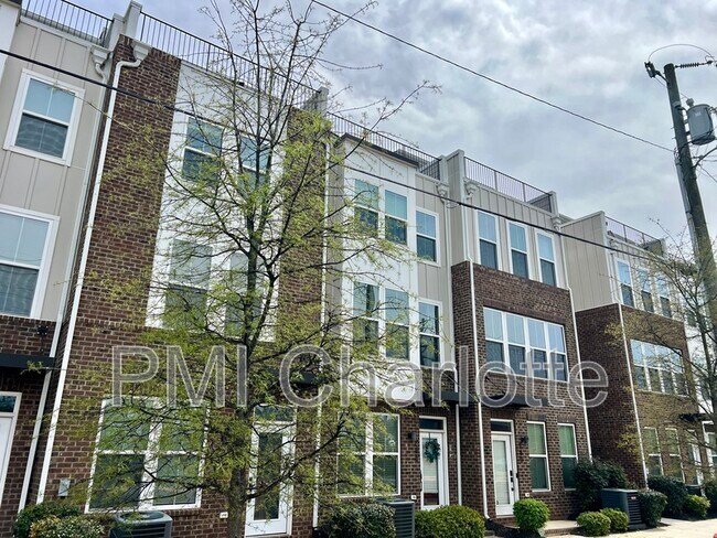 Foto del edificio - 240 Parkwood Ave