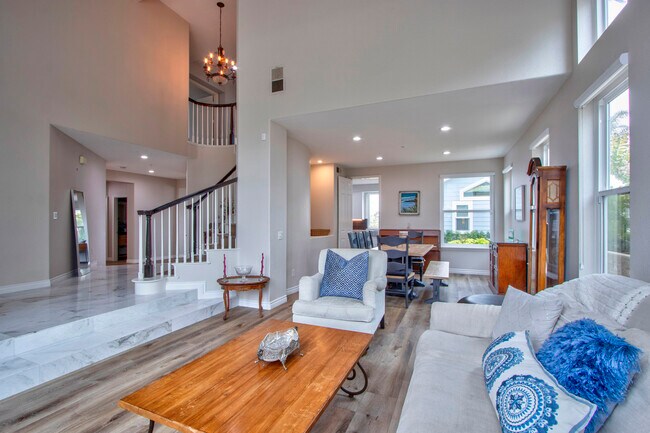 Building Photo - 268 Sea View Ct