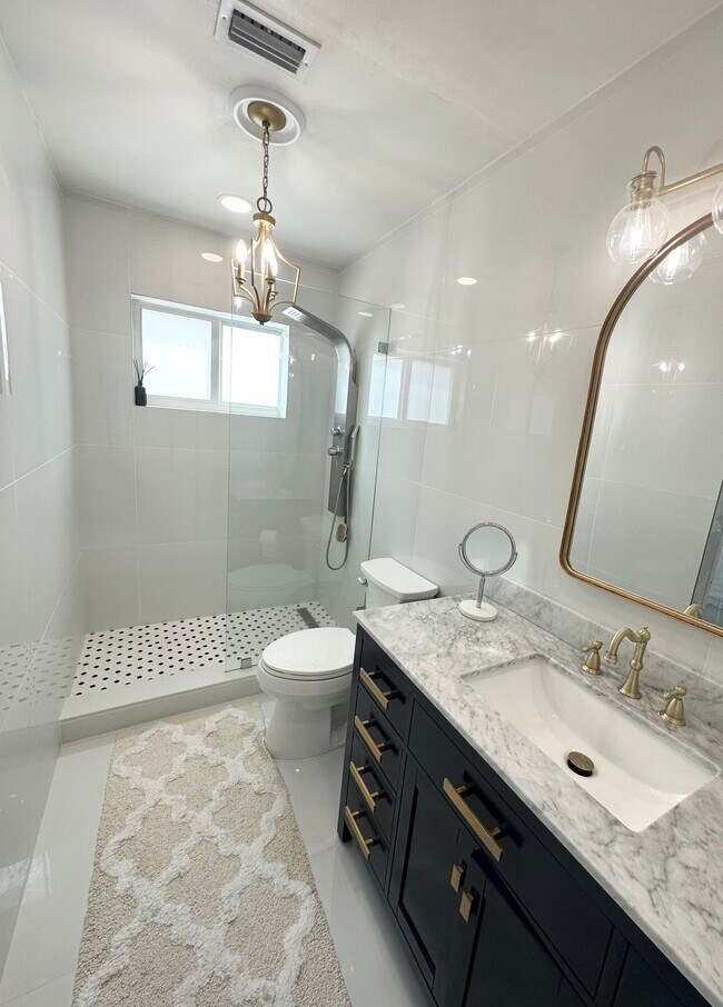 Foto del edificio - 470 Lakeside Cir
