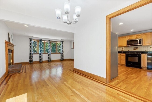 Building Photo - 11 Ingleside Rd