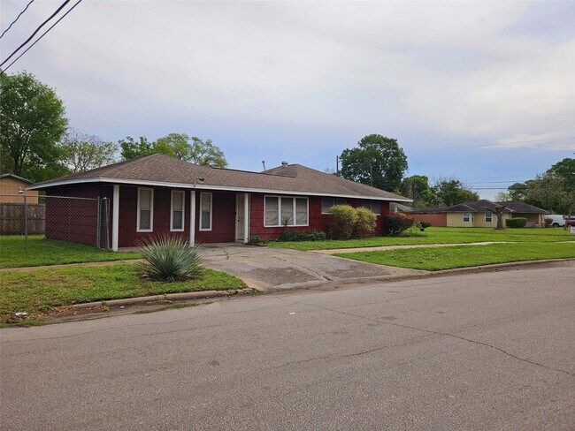 Foto del edificio - 6903 Kingsway Dr