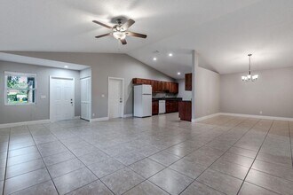 Building Photo - 1025 Staghorn St