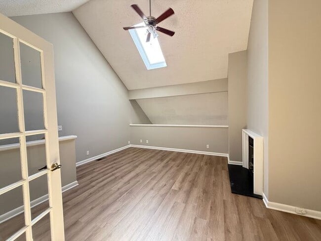 Building Photo - Bellevue! 2 Bedroom / 2 Bath House w/ Loft...