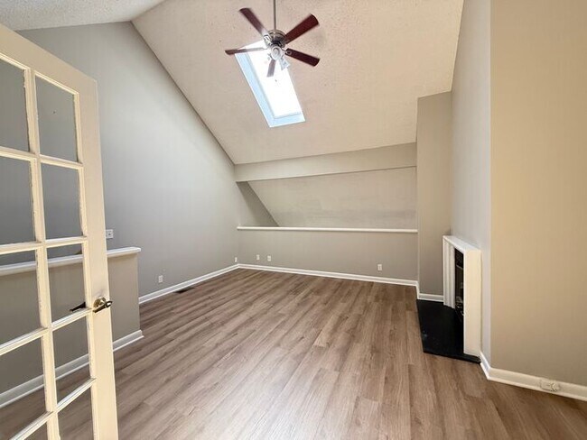 Building Photo - Bellevue!  2 Bedroom / 2 Bath House w/ Loft!  Renovated - Pet Friendly