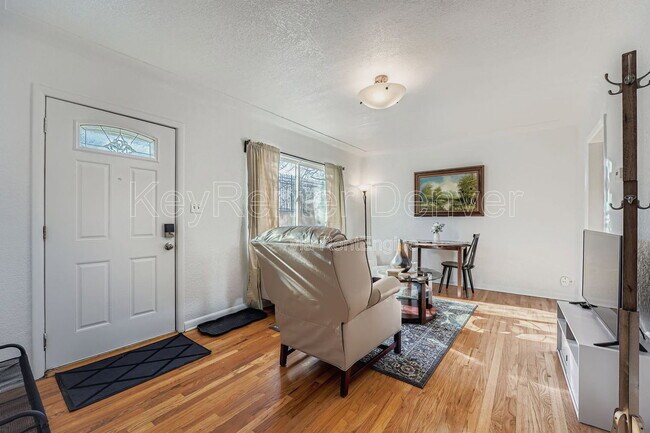 Foto del edificio - 2928 Milwaukee St