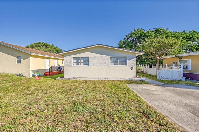 Building Photo - 2409 Taft St