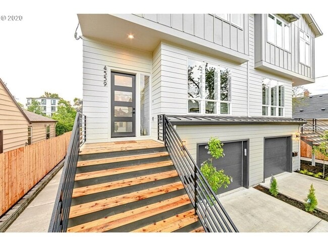 Building Photo - 4563-4563 N Borthwick Ave
