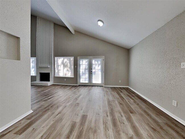 Foto del edificio - 12803 Corona Ln