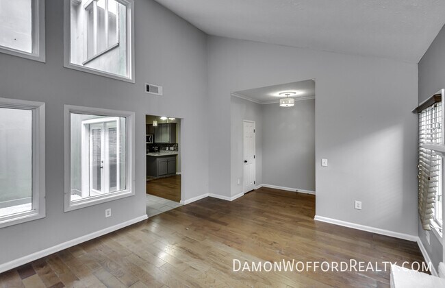 Foto del edificio - 34 Park Crest Pl