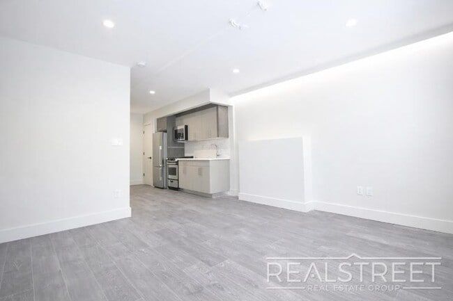 Building Photo - Brand New 1 Bed w Full Kitchen Amenities in Prime Crown Heights