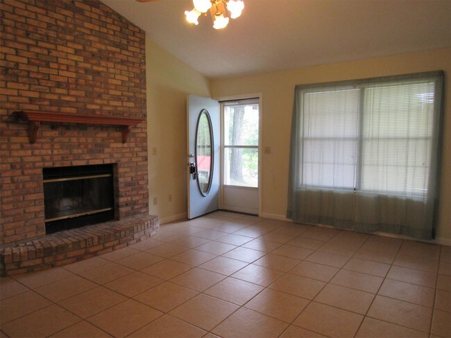 Building Photo - 113 Skyline Dr