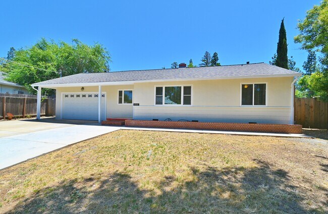 Building Photo - 4048 Lillian Dr