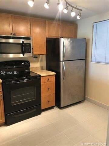 Building Photo - 1911 Sabal Palm Dr