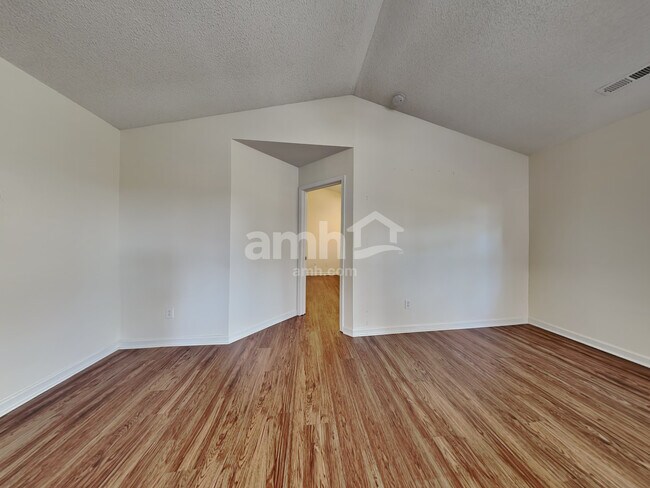 Foto del edificio - 772 Thornbird Cir