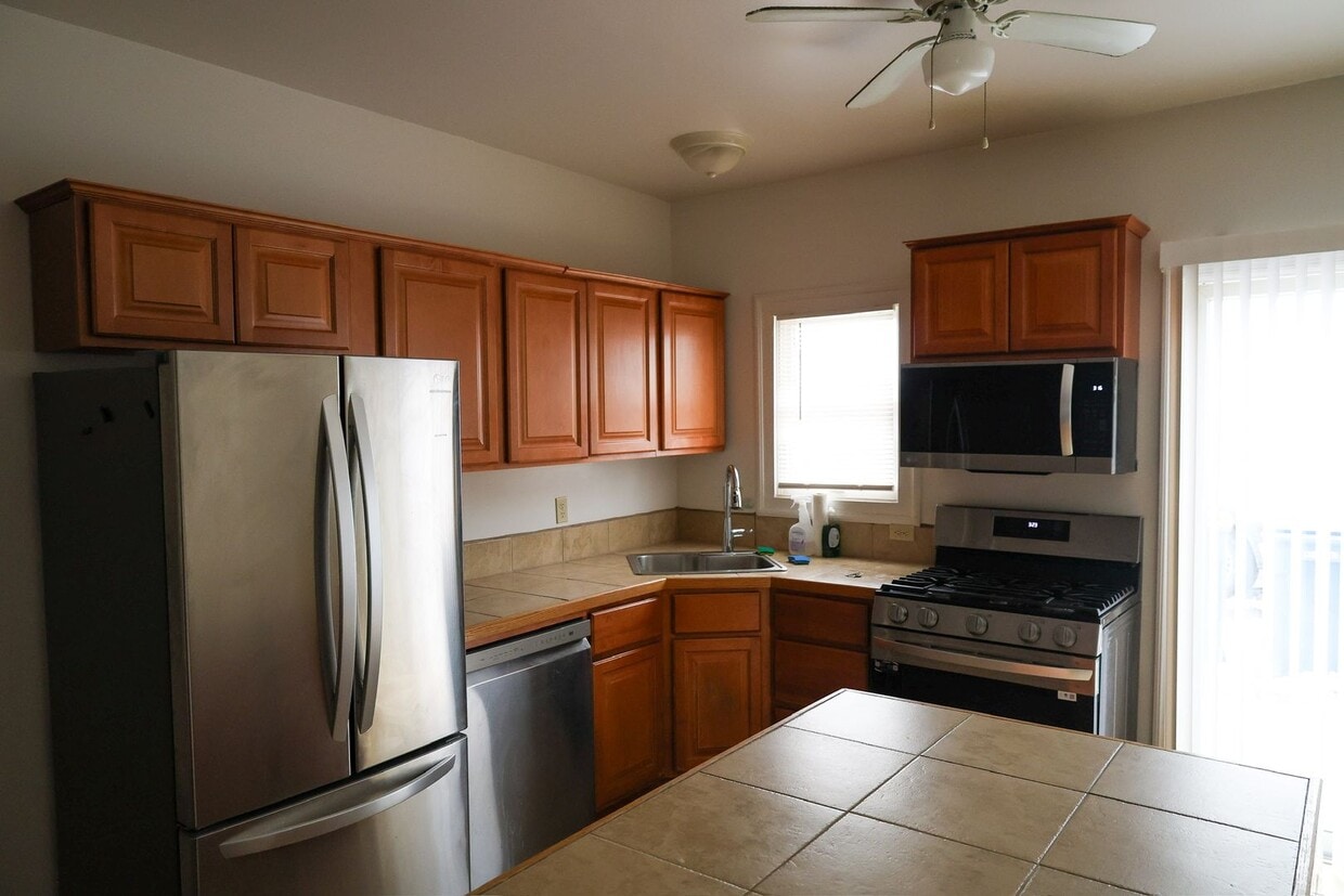 Foto principal - Lovely 4Br 2Bath with In-Unit Washer/Dryer