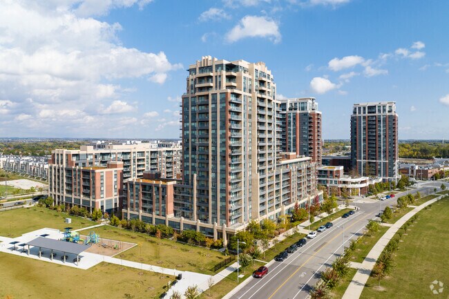 Photo du bâtiment - 18 Uptown Dr
