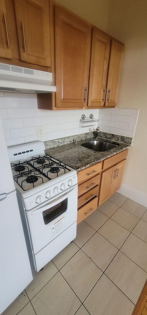 Building Photo - Avail Now!  See YT Tour of Spacious Apt!  ...